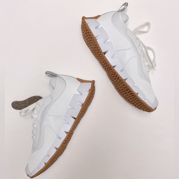 NWT REEBOK Zig Dynamica women’s Shoes white and Orange No box - Picture 5 of 16